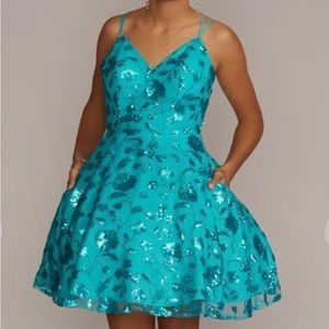 Selling this prom dress! I bought it for a formal, and I’ve only tried it on!